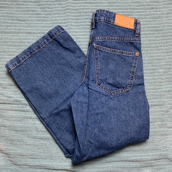 Mango Denim - Mango High Waisted Cropped Jean